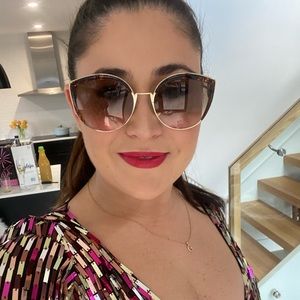 Meet your Posher, Greer